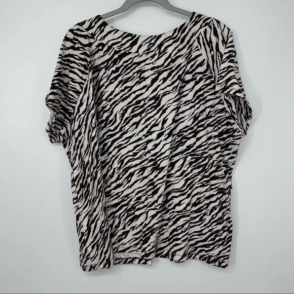 JONES NEW YORK WOMAN ANIMAL PRINT PULLOVER SIZE 3X - Picture 2 of 2
